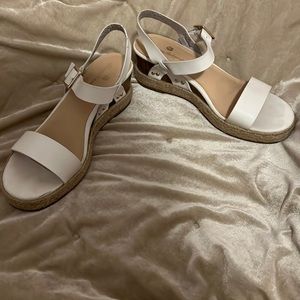 White Strap Small Wedge